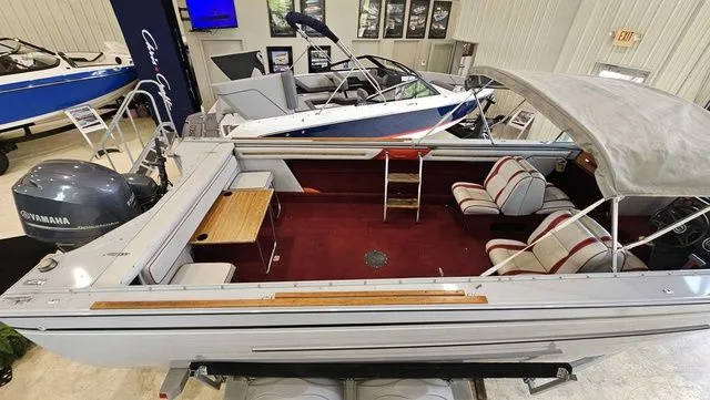 Slide: The Image of Crestliner Saber V 220 1988 - 17