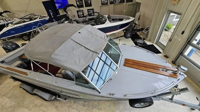 Slide: The Image of Crestliner Saber V 220 1988 - 18