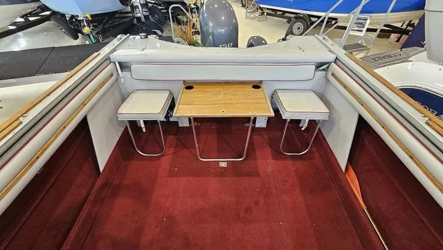 Slide: The Image of Crestliner Saber V 220 1988 - 15