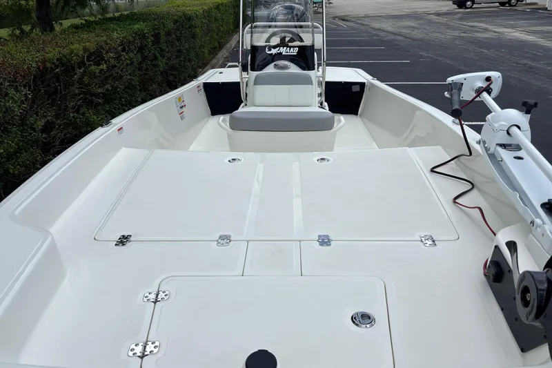 Slide: The Image of 2026 Mako Pro Skiff 17 CC boat with spacious deck and modern features. - 7
