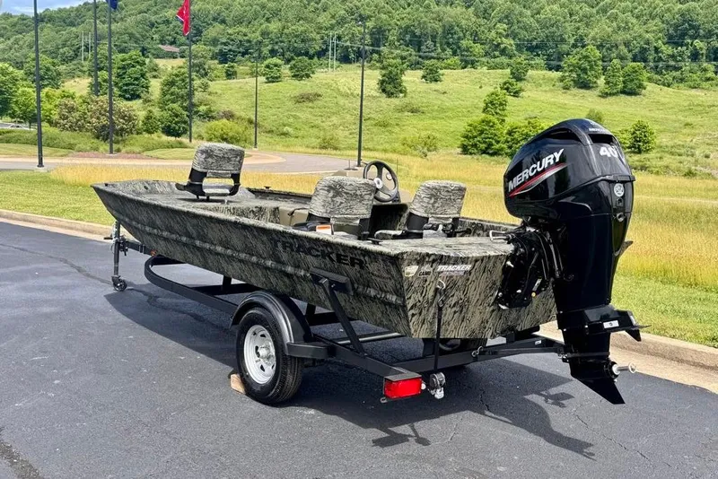Slide: The Image of 2026 Tracker Grizzly 1754 SC boat with Mercury 40 HP engine on trailer. - 6