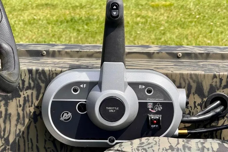 Slide: The Image of Control panel of 2026 Tracker Grizzly 1754 SC boat with throttle and lanyard attachment. - 10