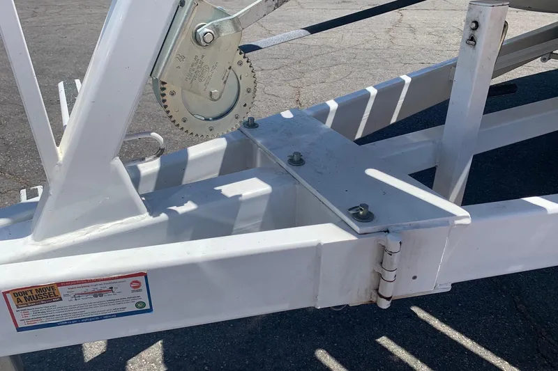 Slide: The Image of Trailer hitch mechanism for 2006 Conquest 28 Top Cat II boat. - 21