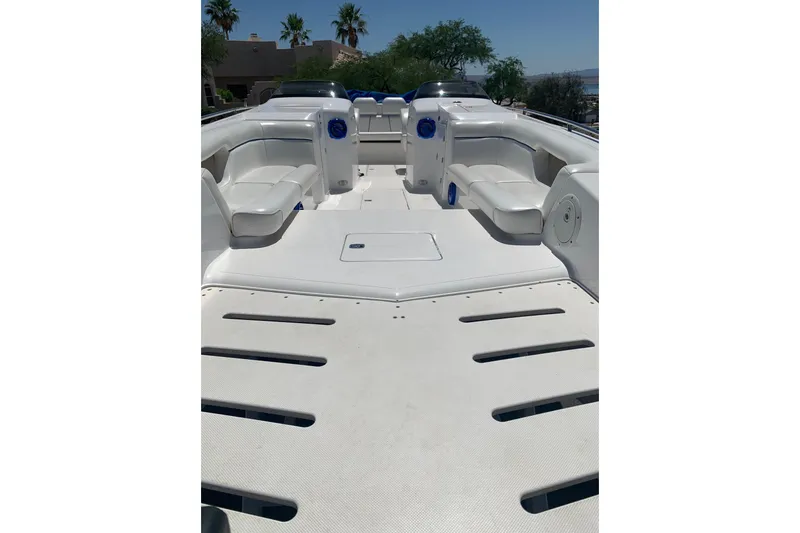 Slide: The Image of 2006 Conquest 28 Top Cat II boat interior with spacious seating and sleek design. - 4