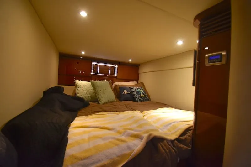 Slide: The Image of Interior of 2007 Sea Ray 48 Sundancer with cozy bed. - 27