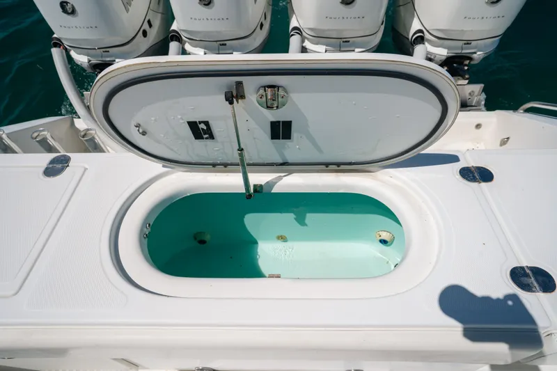 Slide: The Image of Open livewell on 2006 Venture 39 Open boat with outboard engines in background. - 28