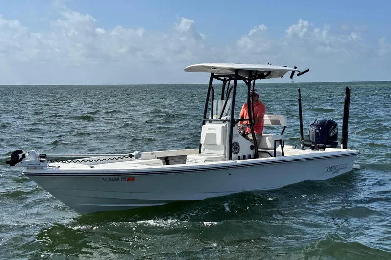 The Image of Pathfinder 2400 TRS boat 2022 on open water. - 0