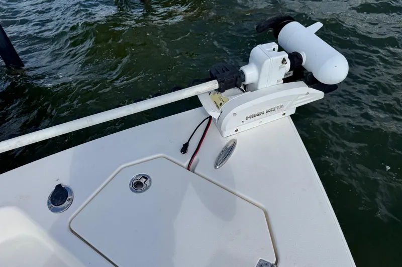 Slide: The Image of Minn Kota trolling motor on Pathfinder 2400 TRS boat, 2022 model. - 34