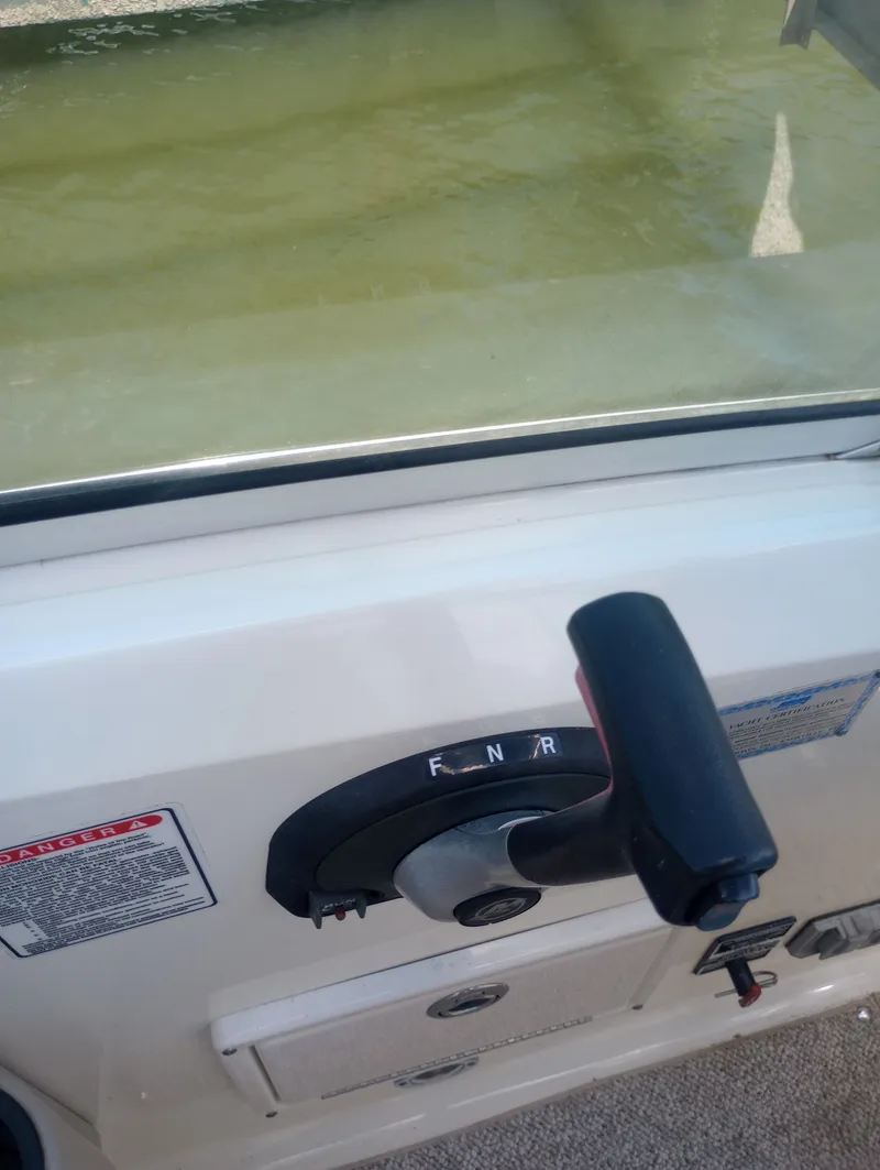 Slide: The Image of Throttle control of 2005 Sea Ray 270 Amberjack by the water. - 16