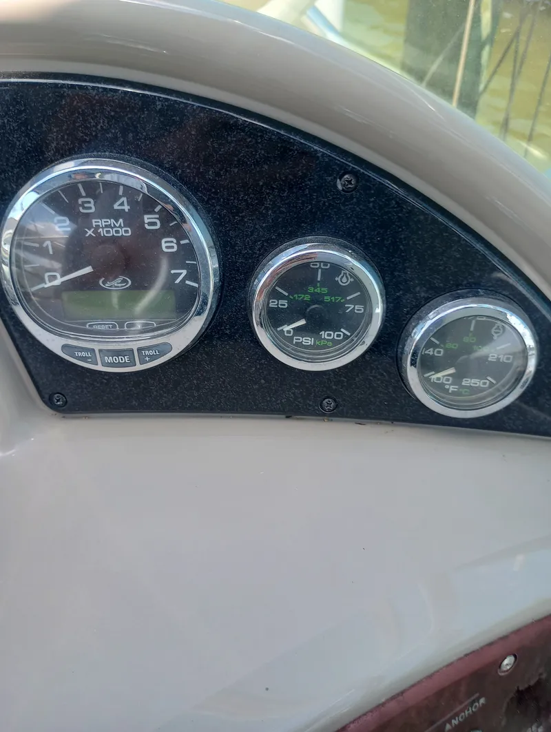 Slide: The Image of Dashboard of a 2005 Sea Ray 270 Amberjack boat. - 21
