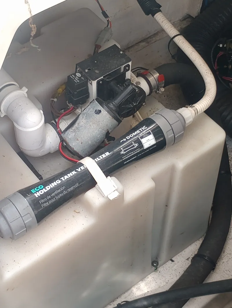 Slide: The Image of Interior view of 2005 Sea Ray 270 Amberjack with tank vent filter. - 31