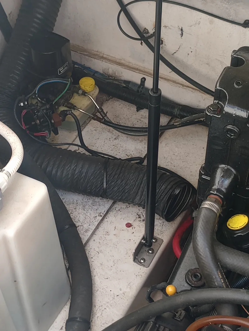 Slide: The Image of Engine compartment of a 2005 Sea Ray 270 Amberjack boat. - 32