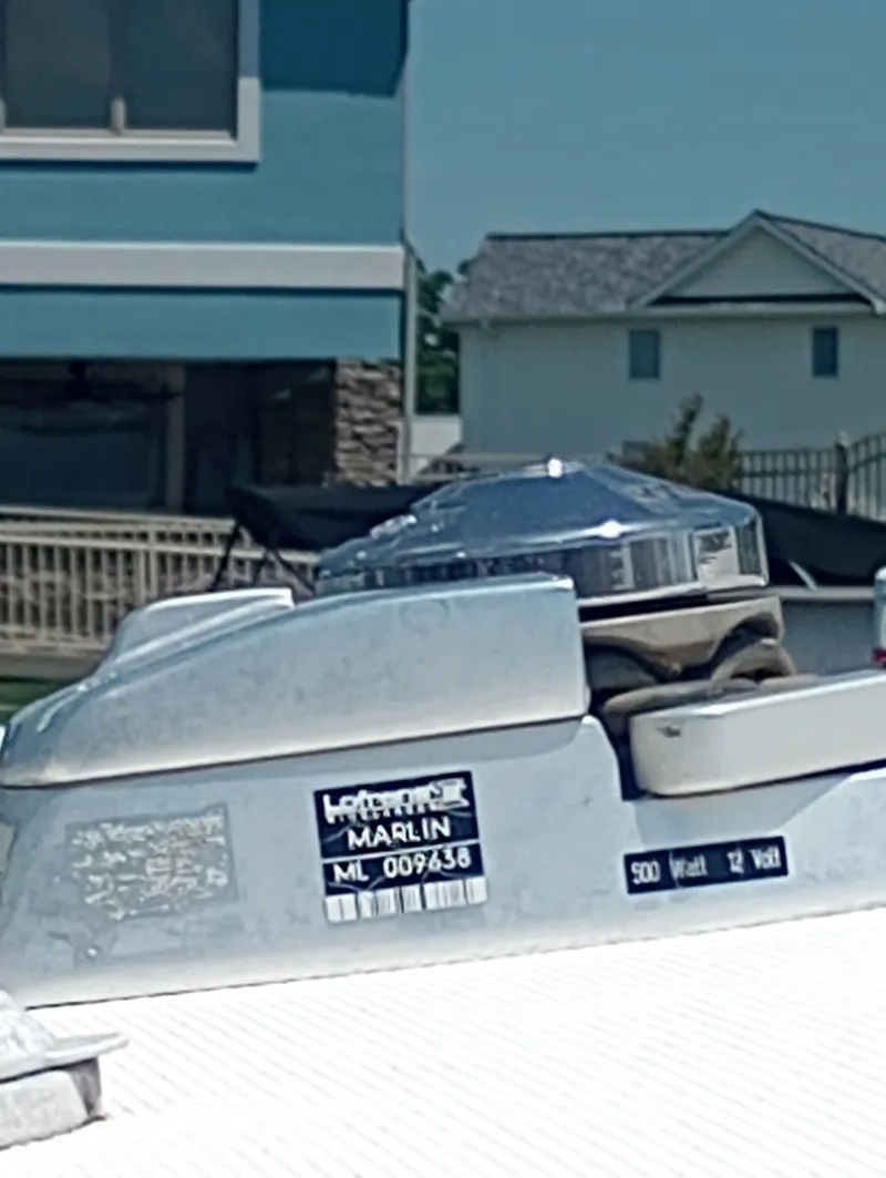 Slide: The Image of Close-up of a 2005 Sea Ray 270 Amberjack boat detail. - 9