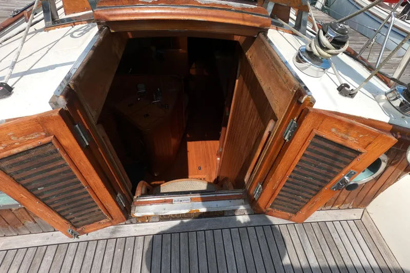 Slide: The Image of Wooden hatch entrance of 1986 Ta Shing Baba 40 sailboat, showcasing interior cabin. - 9