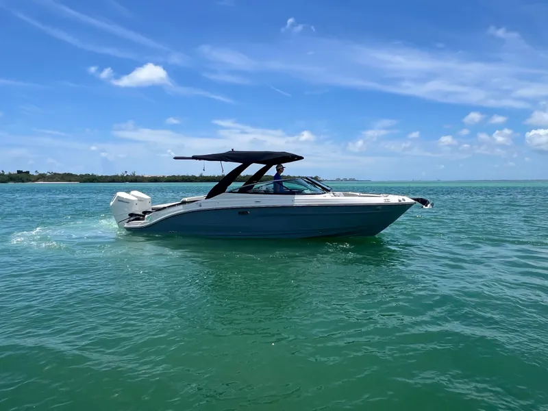 Slide: The Image of Sea Ray SLX 280 Outboard 2026 - 12