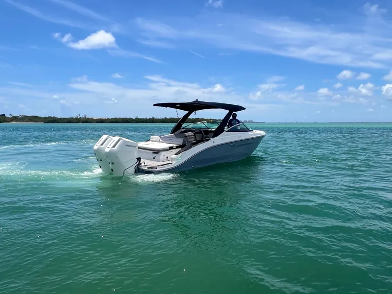Slide: The Image of Sea Ray SLX 280 Outboard 2026 - 18