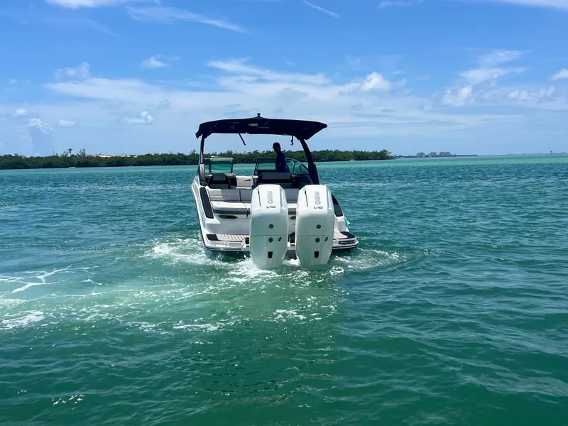 Slide: The Image of Sea Ray SLX 280 Outboard 2026 - 23