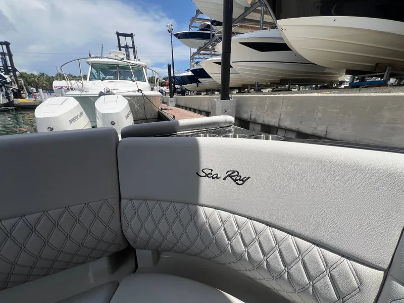 Slide: The Image of Sea Ray SLX 280 Outboard 2026 - 32