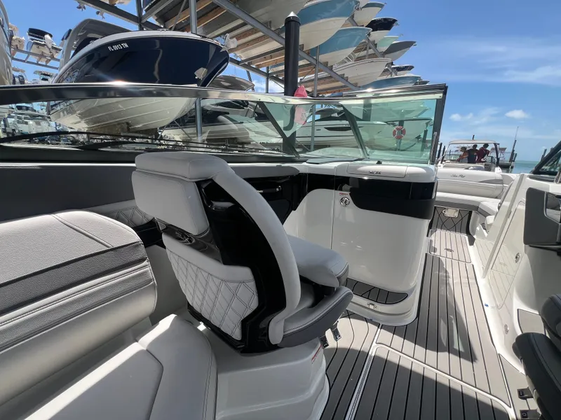 Slide: The Image of Sea Ray SLX 280 Outboard 2026 - 38
