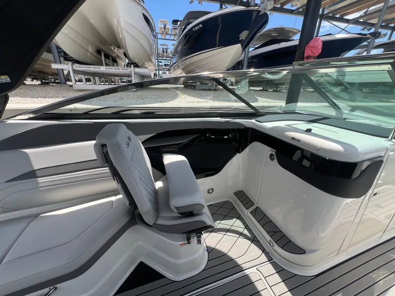 Slide: The Image of Sea Ray SLX 280 Outboard 2026 - 39
