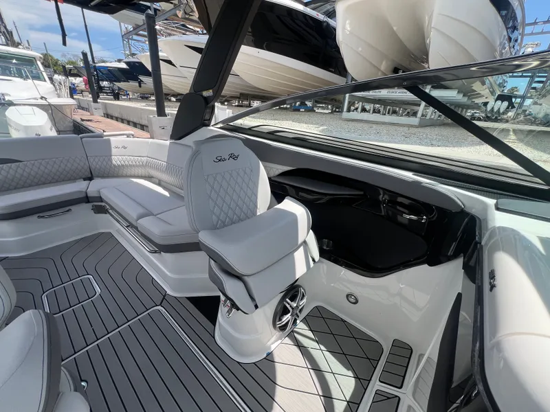 Slide: The Image of Sea Ray SLX 280 Outboard 2026 - 40