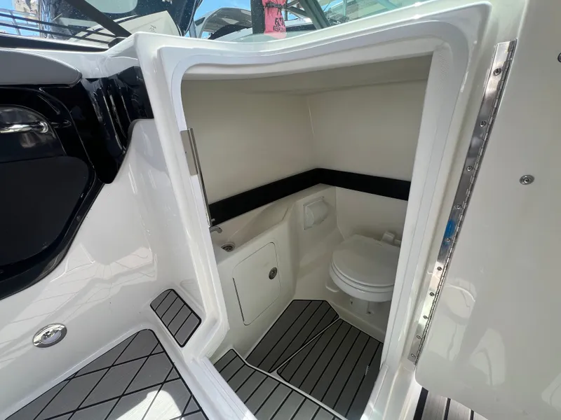 Slide: The Image of Sea Ray SLX 280 Outboard 2026 - 42
