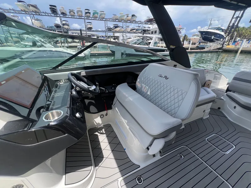 Slide: The Image of Sea Ray SLX 280 Outboard 2026 - 44