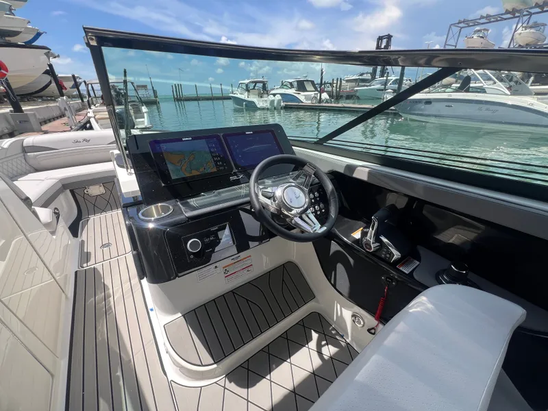 Slide: The Image of Sea Ray SLX 280 Outboard 2026 - 45