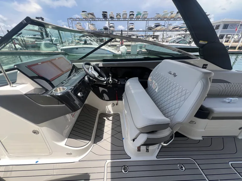 Slide: The Image of Sea Ray SLX 280 Outboard 2026 - 46