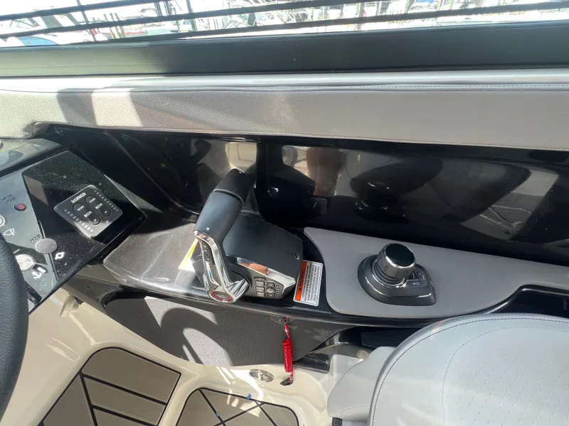 Slide: The Image of Sea Ray SLX 280 Outboard 2026 - 47