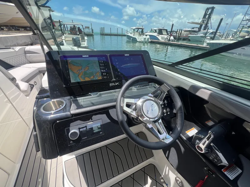 Slide: The Image of Sea Ray SLX 280 Outboard 2026 - 49
