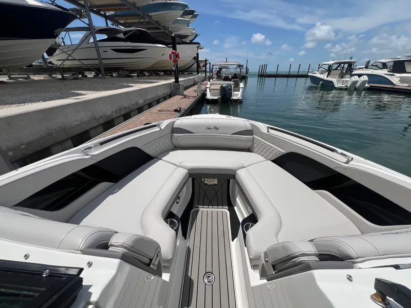 Slide: The Image of Sea Ray SLX 280 Outboard 2026 - 51