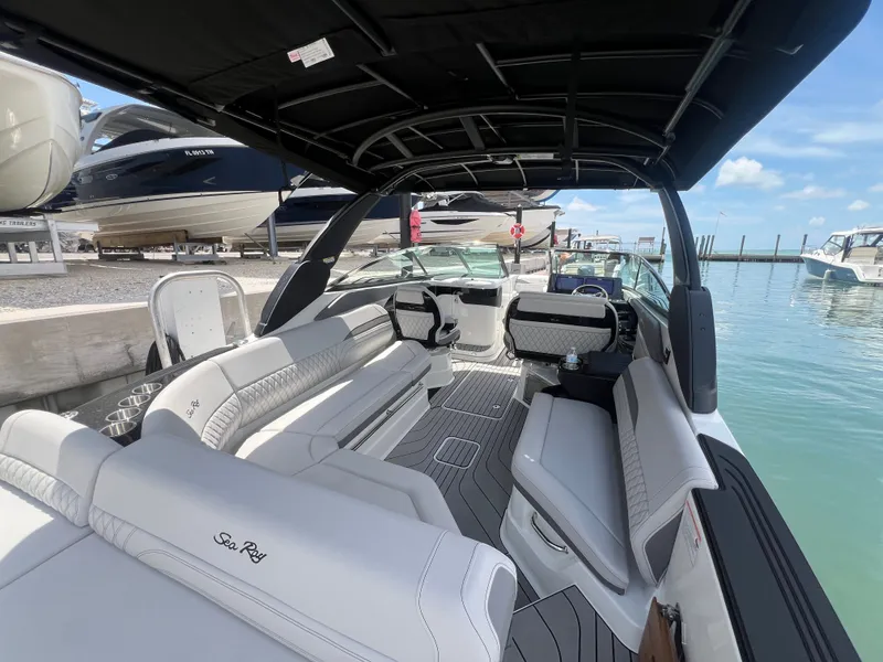 Slide: The Image of Sea Ray SLX 280 Outboard 2026 - 60