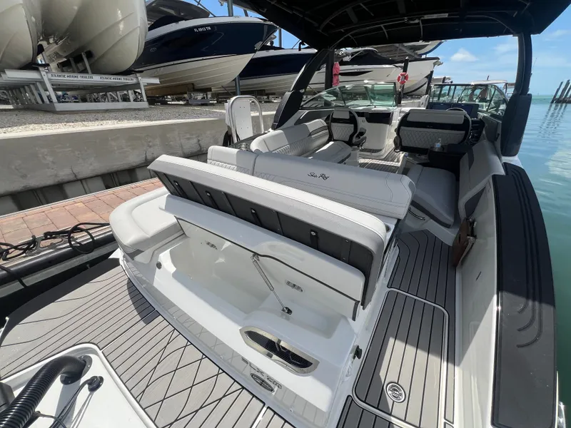 Slide: The Image of Sea Ray SLX 280 Outboard 2026 - 62