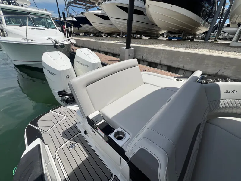 Slide: The Image of Sea Ray SLX 280 Outboard 2026 - 64