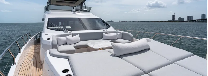 Slide: The Image of Azimut Fly 78 2022 - 2