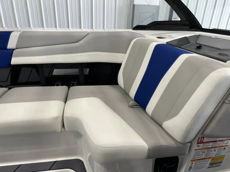 Slide: The Image of Malibu Wakesetter 21 LX 2026 - 10