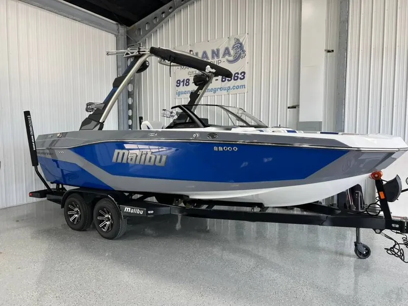 Slide: The Image of Malibu Wakesetter 21 LX 2026 - 2