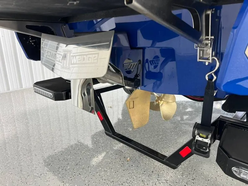 Slide: The Image of Malibu Wakesetter 21 LX 2026 - 20