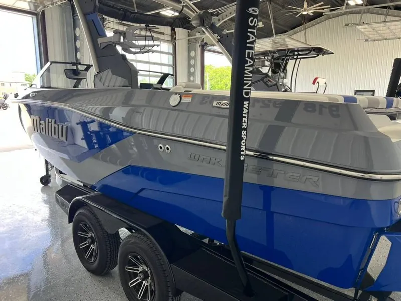 Slide: The Image of Malibu Wakesetter 21 LX 2026 - 3