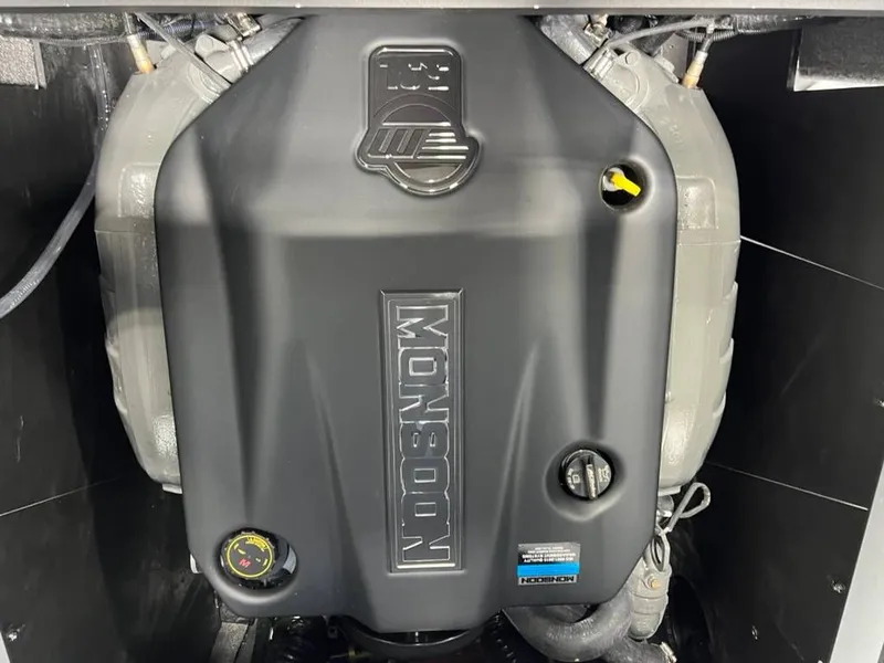 Slide: The Image of Malibu Wakesetter 21 LX 2026 - 4