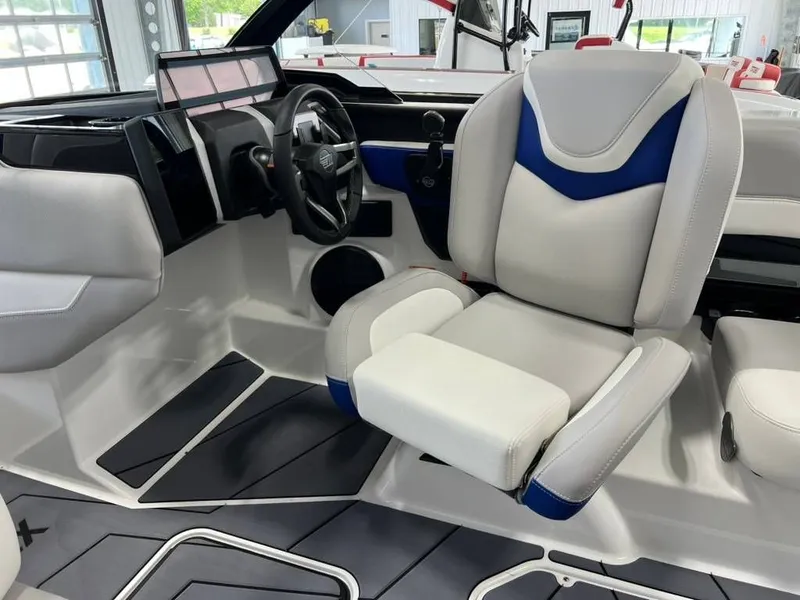 Slide: The Image of Malibu Wakesetter 21 LX 2026 - 8