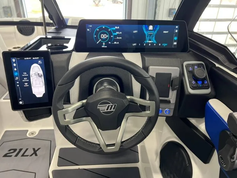 Slide: The Image of Malibu Wakesetter 21 LX 2026 - 9