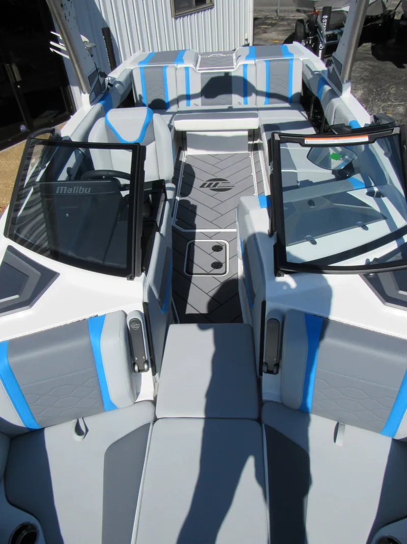 Slide: The Image of Malibu Wakesetter 23 LSV 2026 - 11