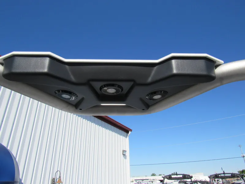 Slide: The Image of Malibu Wakesetter 23 LSV 2026 - 16