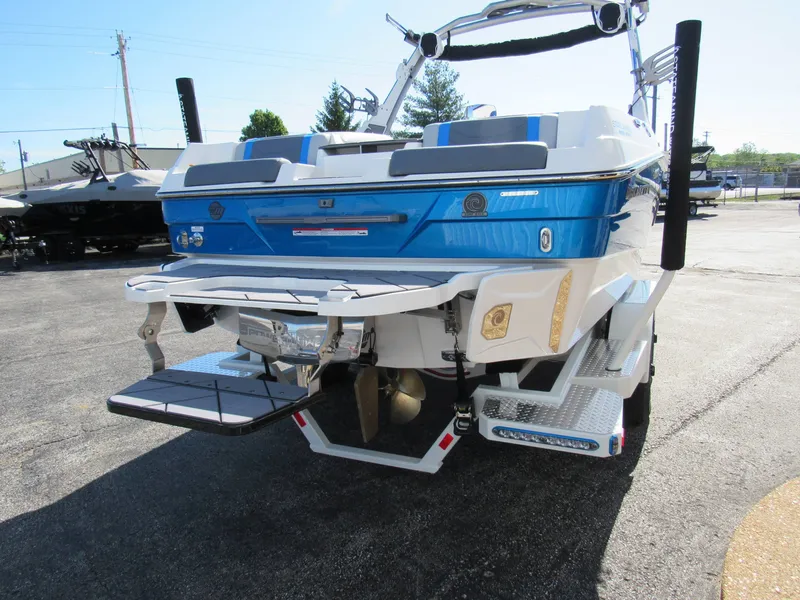 Slide: The Image of Malibu Wakesetter 23 LSV 2026 - 5