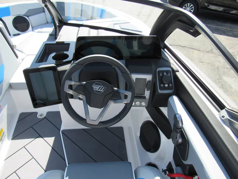 Slide: The Image of Malibu Wakesetter 23 LSV 2026 - 8