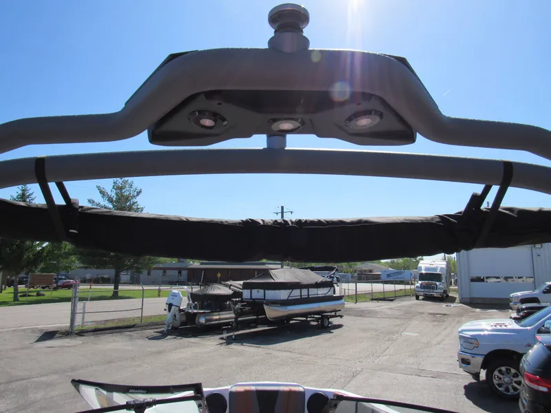 Slide: The Image of Malibu Wakesetter 21LX 2026 - 23