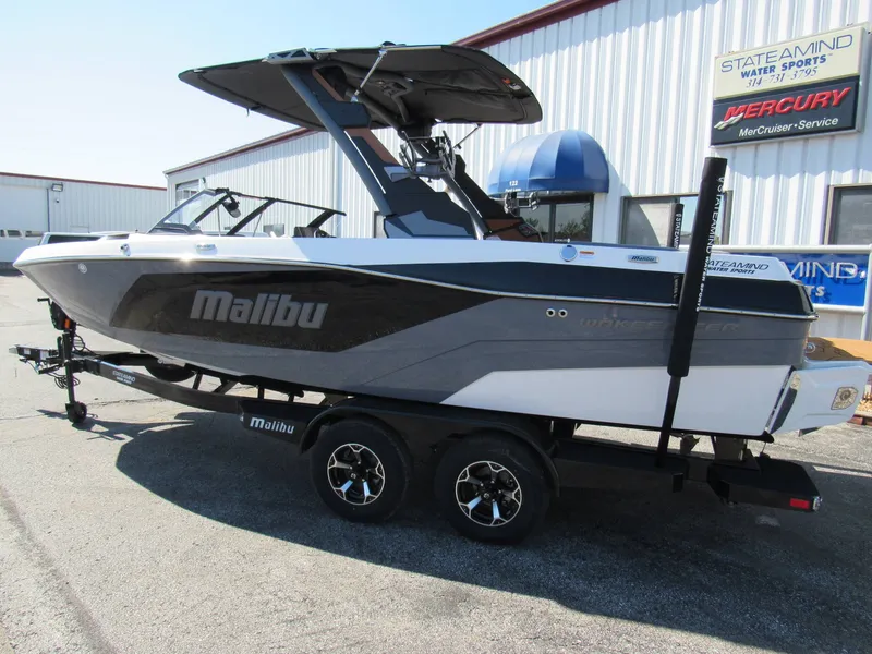 Slide: The Image of Malibu Wakesetter 21LX 2026 - 3
