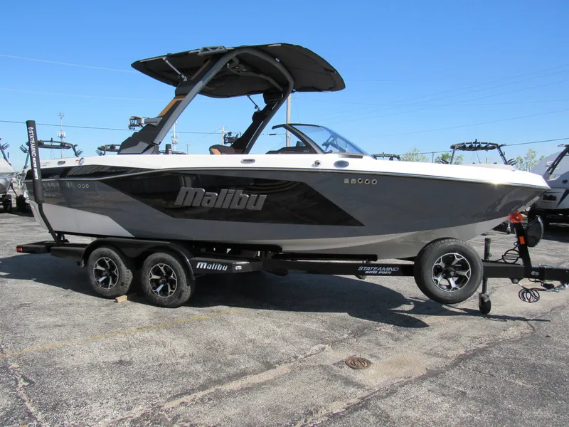 Slide: The Image of Malibu Wakesetter 21LX 2026 - 6